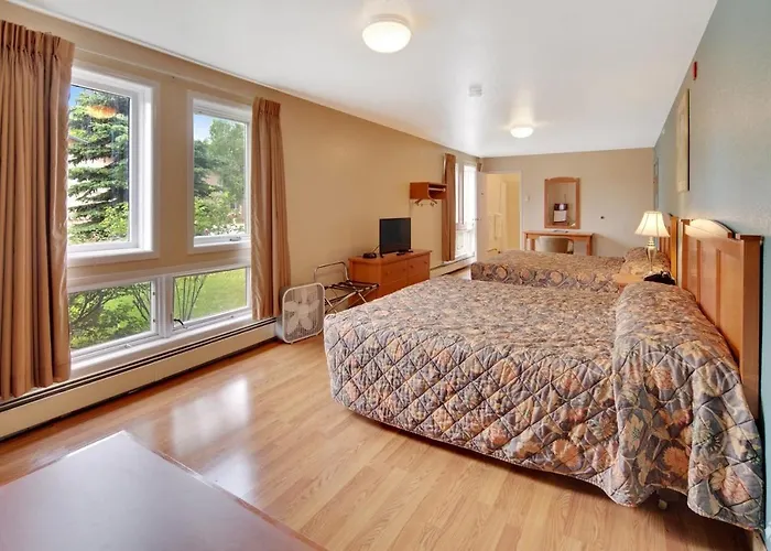 Cheap hotels Long House Alaskan
