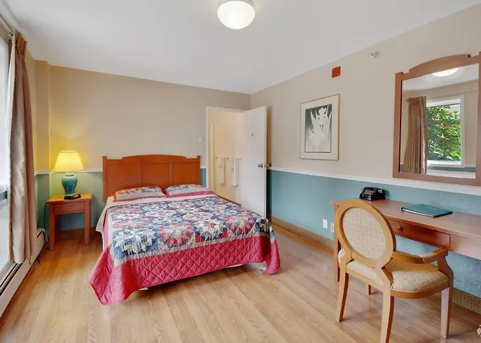 Cheap hotels Long House Alaskan